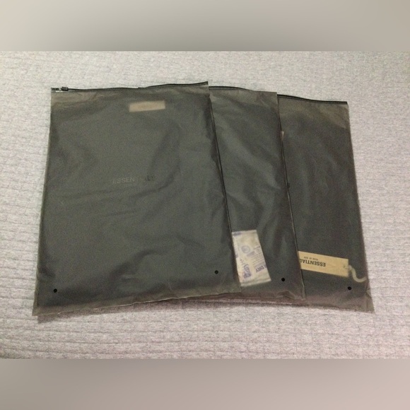 Essentials Fear of God Men's Stretch Limo Short Sleeve T-Shirt - Picture 10 of 11